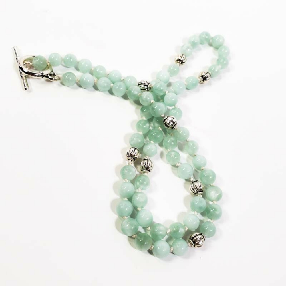 Green Moonstone Hand-Knotted Necklace - Picture 5 of 10